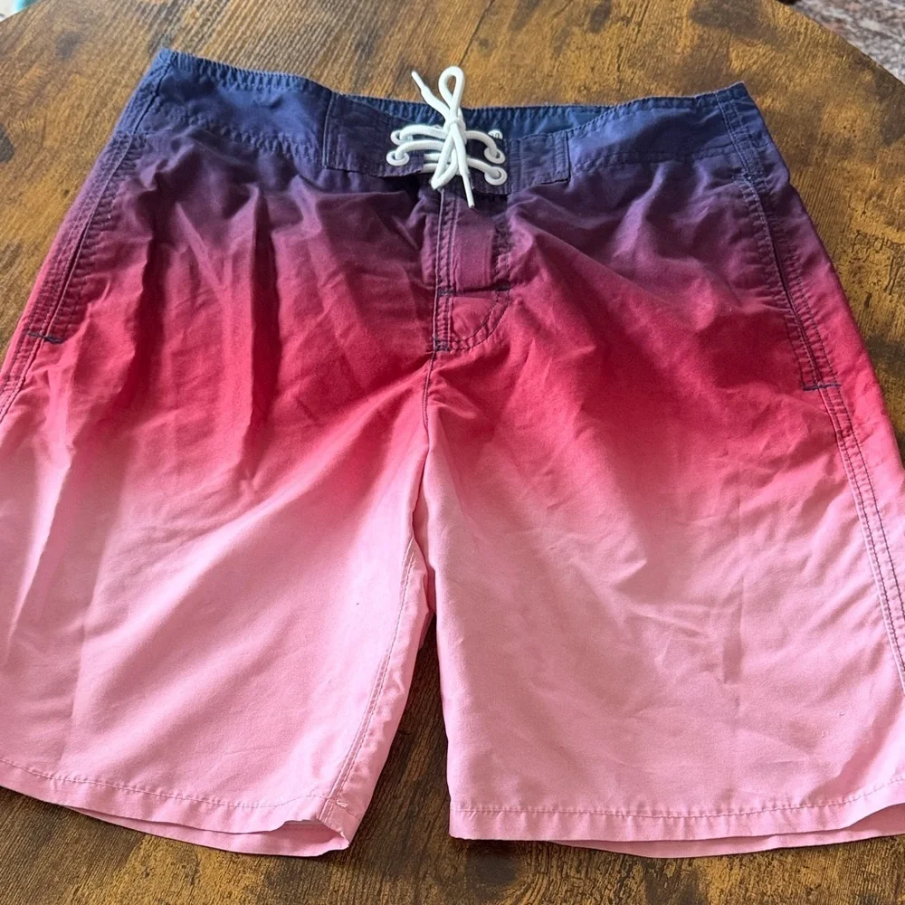Hollister size 30 Stylish Gradient Board Shorts - Red and Blue